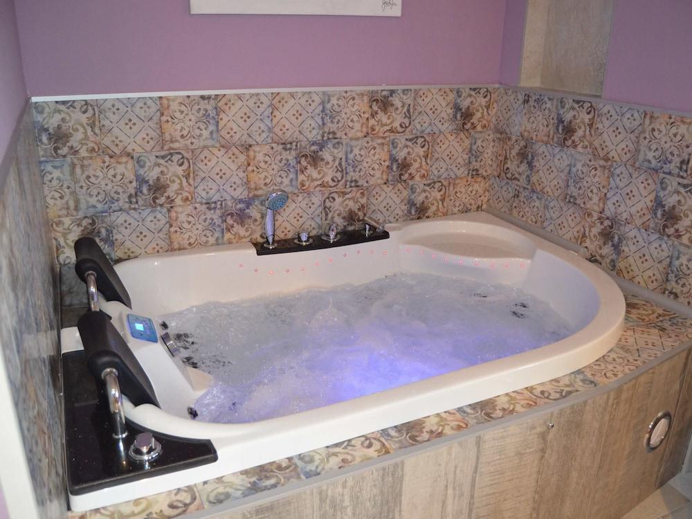 Akla Suites Con Jacuzzi Santillana Santillana del Mar Exterior photo