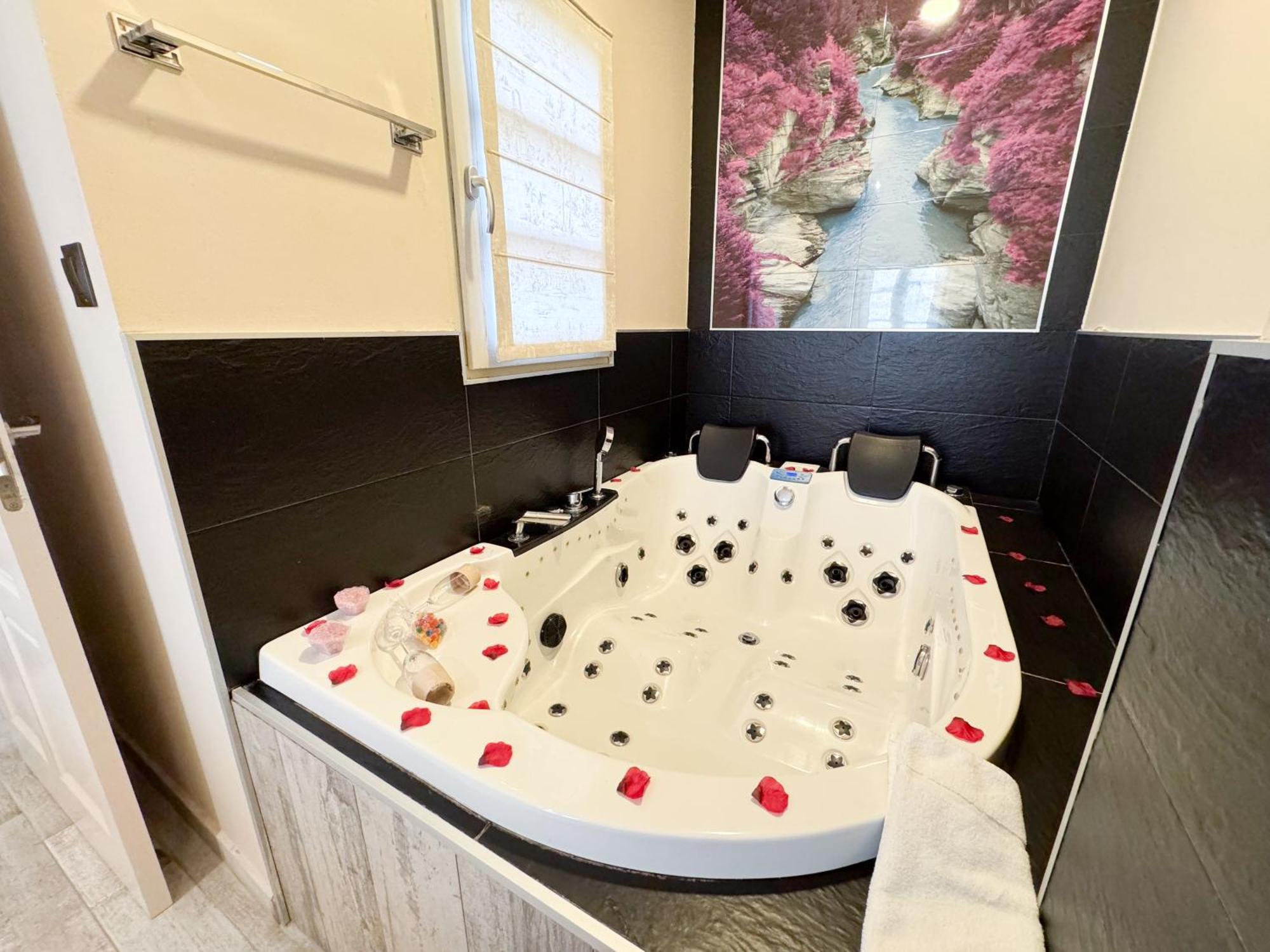 Akla Suites Con Jacuzzi Santillana Santillana del Mar Exterior photo