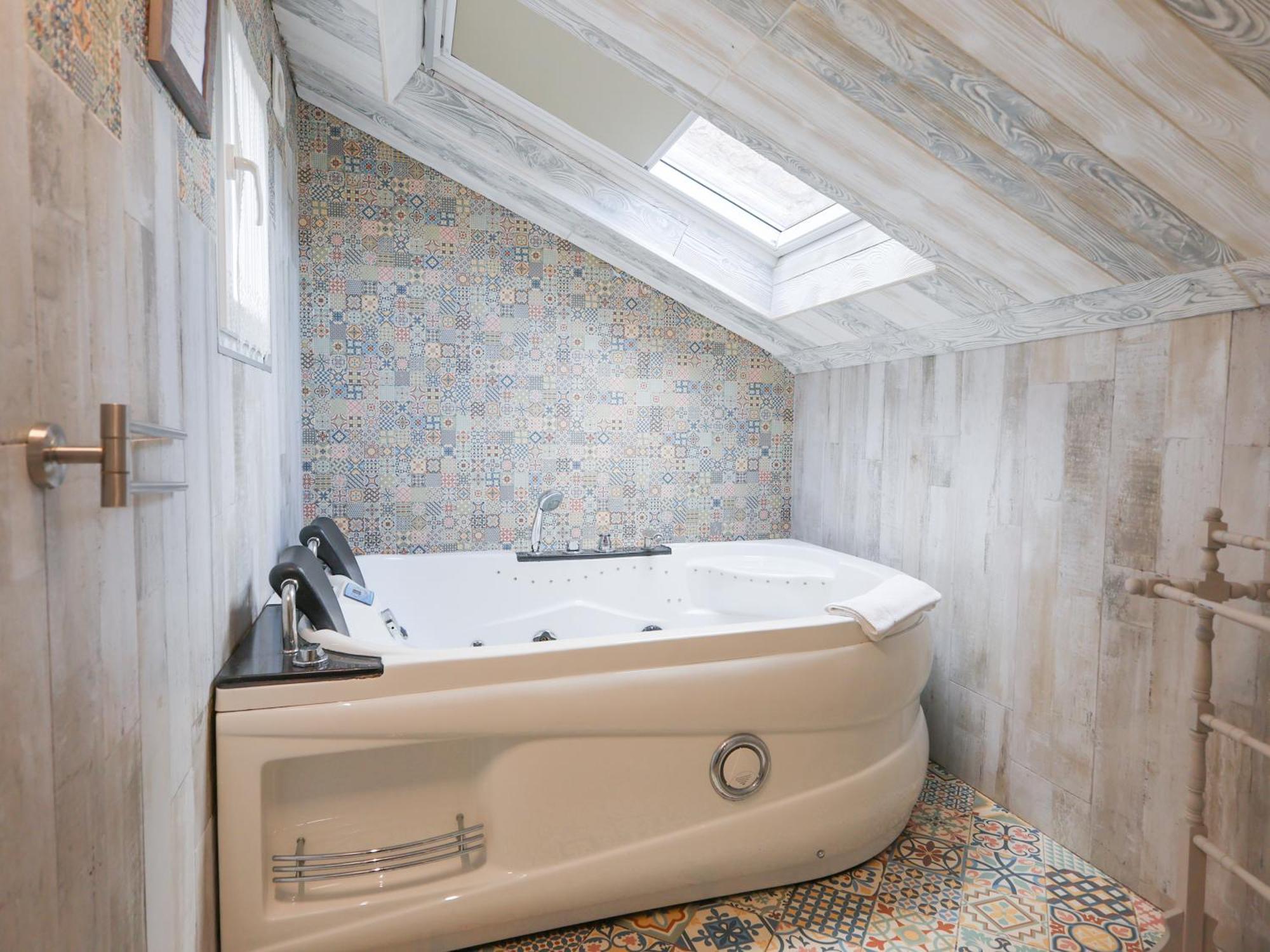 Akla Suites Con Jacuzzi Santillana Santillana del Mar Exterior photo