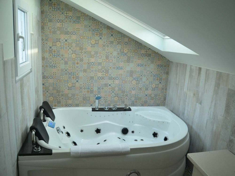 Akla Suites Con Jacuzzi Santillana Santillana del Mar Exterior photo